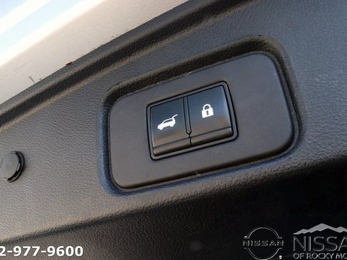 Used 2022 Nissan Pathfinder SL w/ SL Premium Package image 16