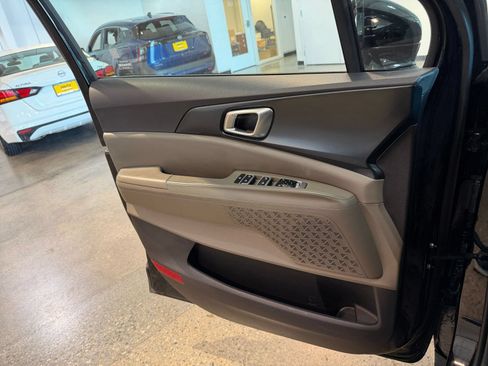 Used 2026 Kia Carnival FWD image 15