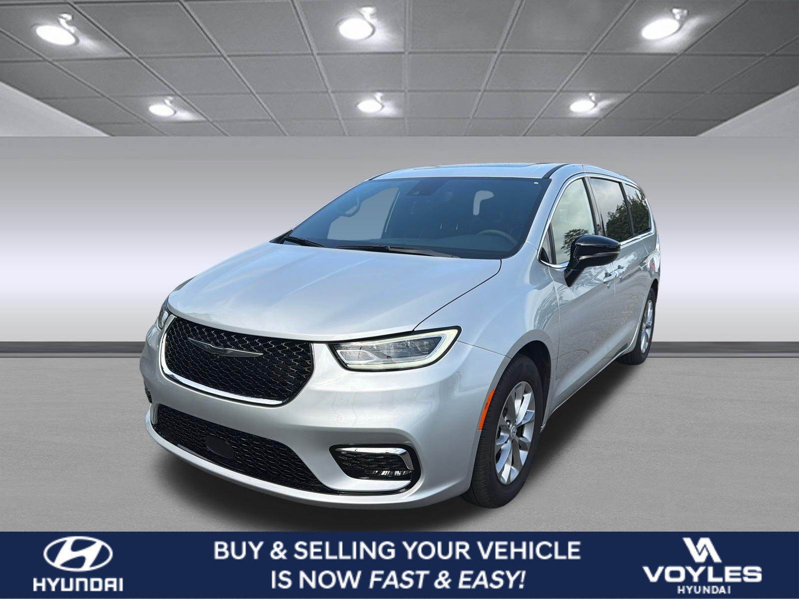 Used 2026 Chrysler Pacifica Limited FWD image 1