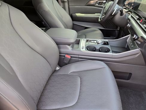 New 2026 Kia Carnival SX w/ SX Dark Edition Package FWD image 11