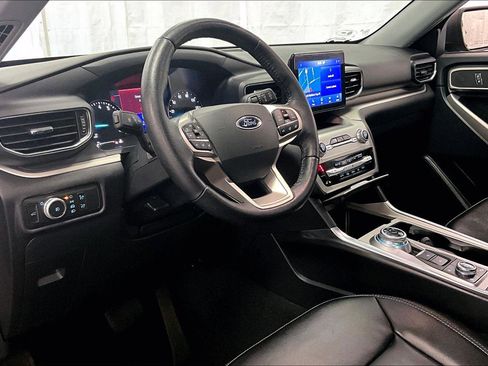 Used 2021 Ford Explorer XLT w/ Equipment Group 202A image 12