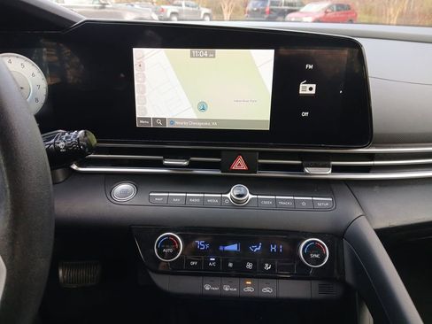 Used 2024 Hyundai Elantra SEL image 19