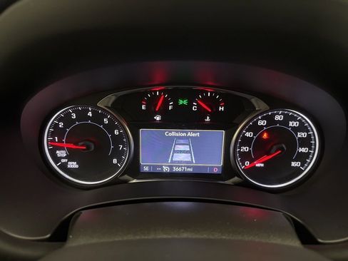 Used 2024 GMC Terrain SLE w/ Driver Convenience Package image 24