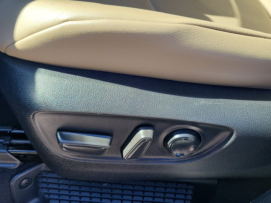 Used 2023 Toyota Sienna XLE FWD image 22