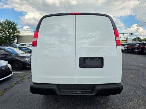 Used 2017 GMC Savana 2500 RWD image 5