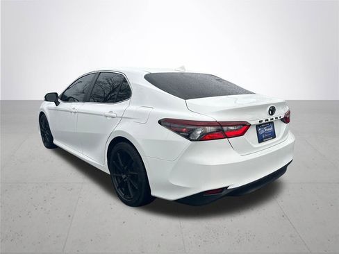 Used 2022 Toyota Camry LE image 9