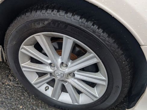 Used 2014 Toyota Camry XLE w/ Leather Package image 10