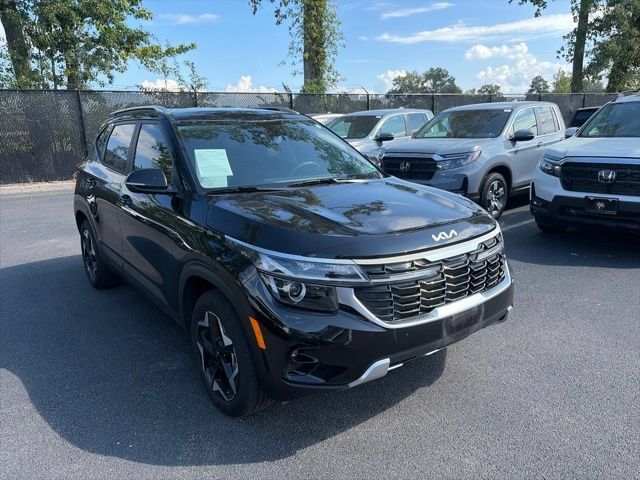 Used 2025 Kia Seltos S AWD/4WD image 4