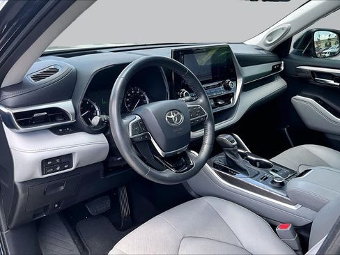 Used 2021 Toyota Highlander Platinum AWD/4WD image 17
