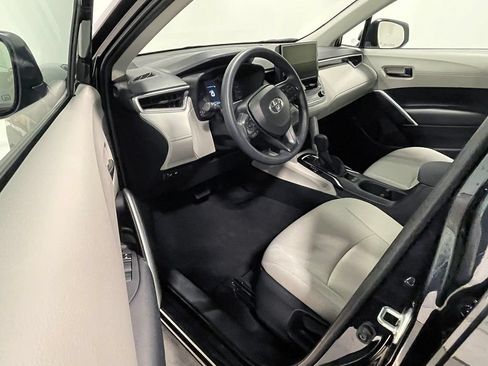 Used 2024 Toyota Corolla Cross L FWD image 18
