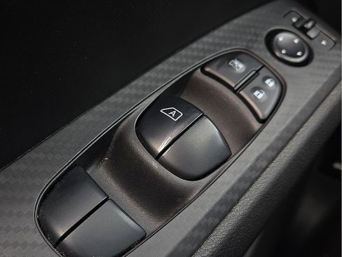 Used 2024 Nissan Altima 2.5 SV image 16