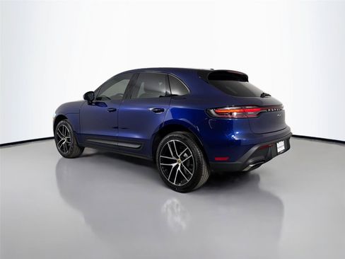 Certified 2026 Porsche Macan AWD/4WD image 3