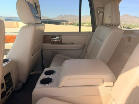 Used 2012 Lincoln Navigator L 2WD image 12