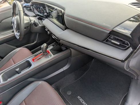 Used 2025 Nissan Kicks SR image 18