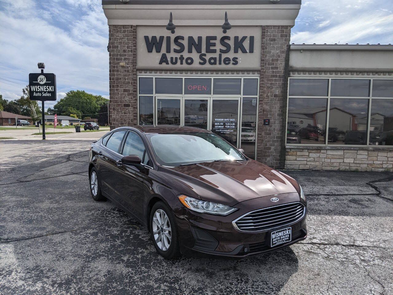 Used 2019 Ford Fusion SE FWD image 1