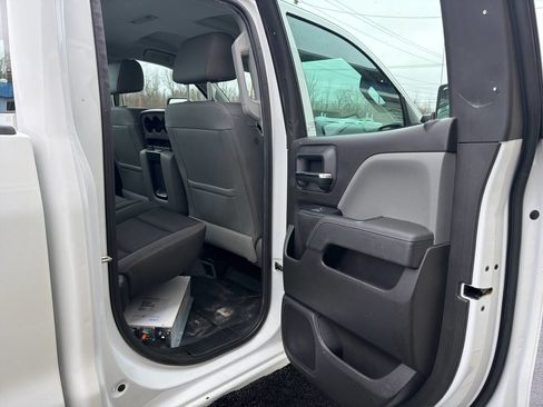 Used 2018 Chevrolet Silverado 2500 W/T w/ Snow Plow Prep Package image 5