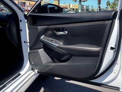 Used 2025 Nissan Sentra SR FWD image 21