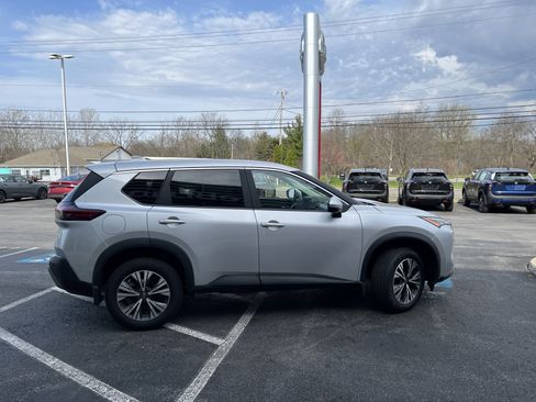 Used 2023 Nissan Rogue SV AWD/4WD image 9