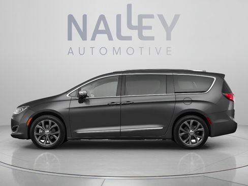 Used 2018 Chrysler Pacifica Touring-L FWD image 2
