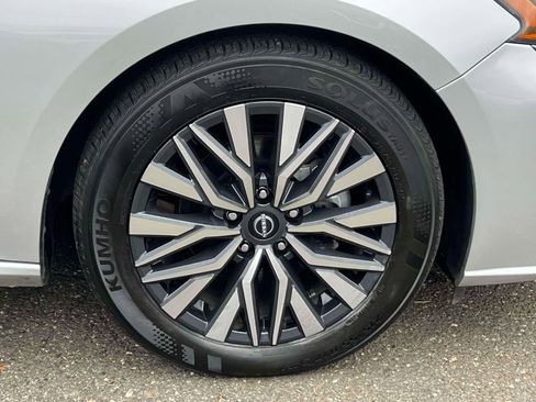 Used 2024 Nissan Altima 2.5 SV image 8