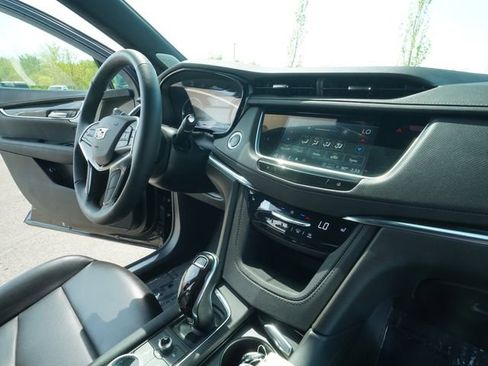 Used 2022 Cadillac XT5 Premium Luxury w/ LPO, Floor Liner Package AWD/4WD image 33