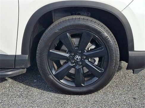 Certified 2025 Honda Pilot Black Edition image 8