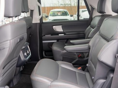 Used 2025 Ford Expedition Active image 11