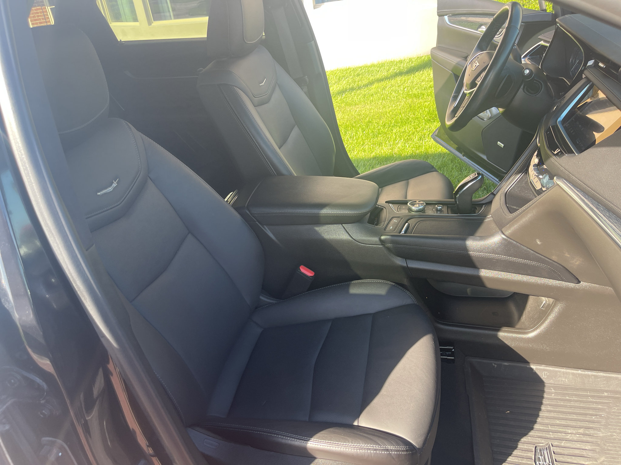 Used 2024 Cadillac XT5 Premium Luxury w/ Technology Package AWD/4WD image 31