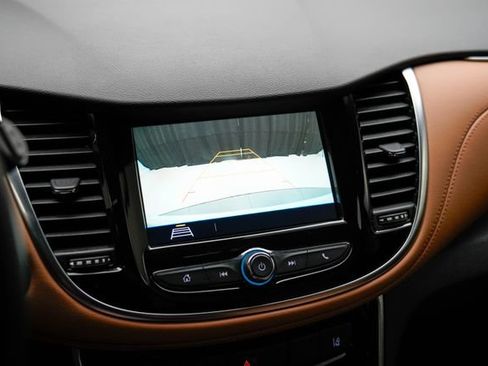 Used 2018 Chevrolet Trax Premier FWD image 3