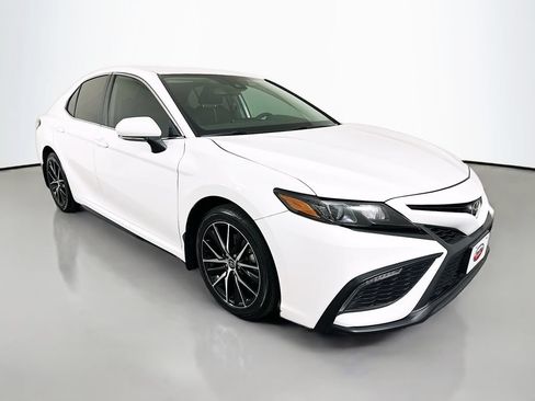Certified 2024 Toyota Camry SE FWD image 3