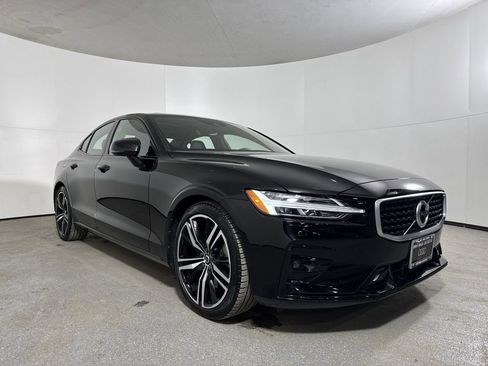 Used 2019 Volvo S60 T6 R-Design image 32