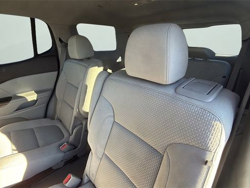 Used 2022 GMC Acadia SLE w/ Driver Convenience Package image 12