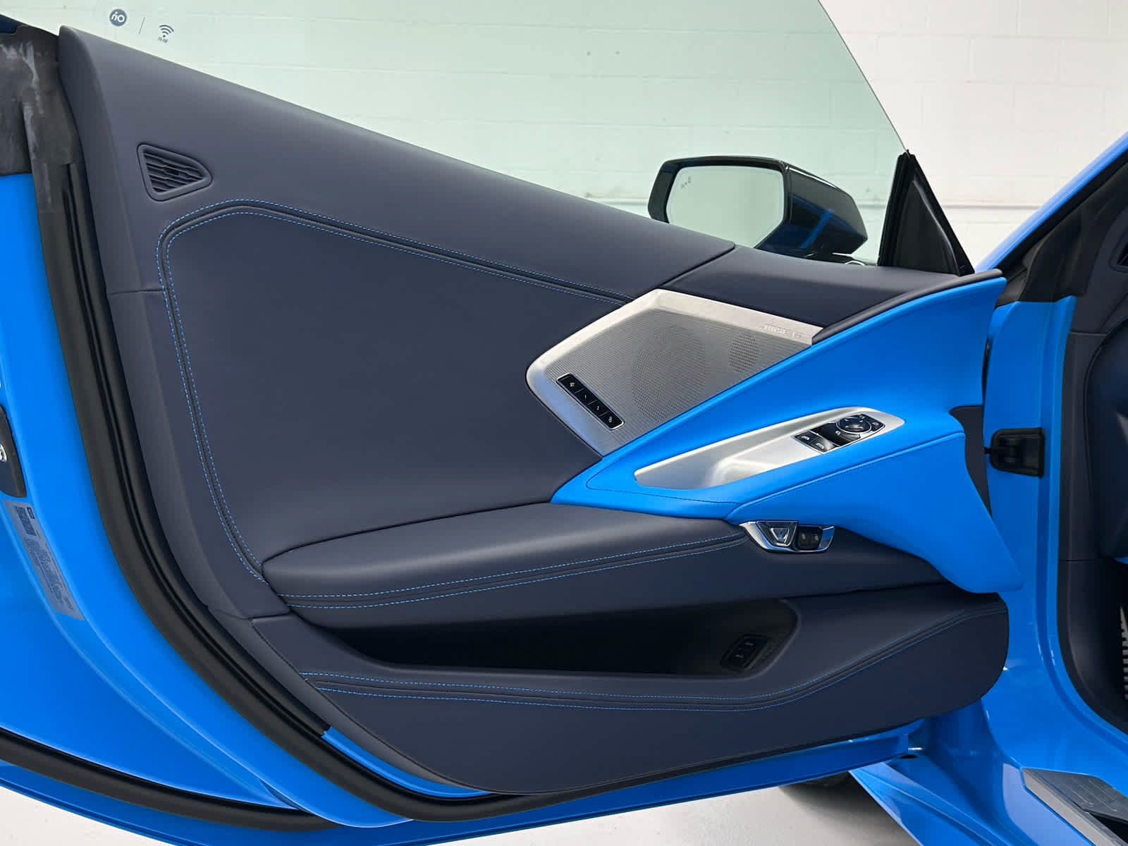 Used 2022 Chevrolet Corvette Stingray Premium Cpe w/ Z51 Performance Package RWD image 17