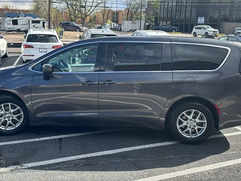 Used 2023 Chrysler Voyager LX image 6