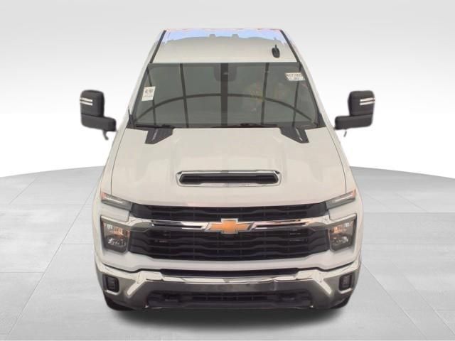 Used 2024 Chevrolet Silverado 2500 LT AWD/4WD image 2