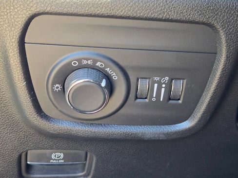 Used 2025 Jeep Grand Cherokee Altitude AWD/4WD image 24