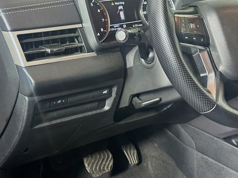 Used 2024 Mitsubishi Outlander SE FWD image 17