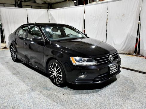 Used 2016 Volkswagen Jetta Sport FWD image 3