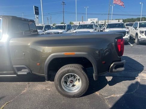 Used 2022 GMC Sierra 3500 Denali w/ Denali Ultimate Package AWD/4WD image 8