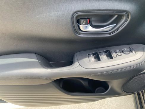 Used 2023 Honda HR-V LX image 36