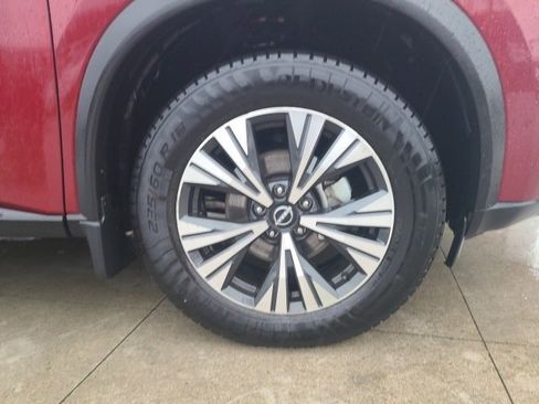 Used 2023 Nissan Rogue SV image 9