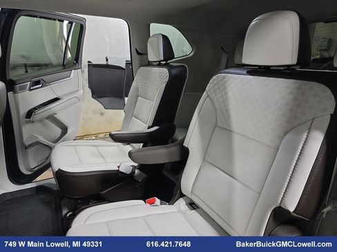 Used 2024 GMC Acadia Denali w/ Super Cruise Package image 16