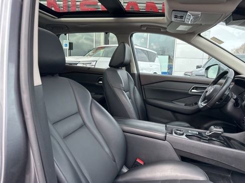 Used 2021 Nissan Rogue SV w/ Premium Package image 15