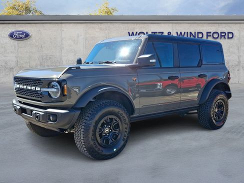 Used 2025 Ford Bronco Badlands image 3
