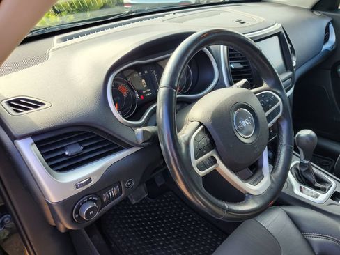 Used 2018 Jeep Cherokee Latitude Plus w/ Comfort/Convenience Group AWD/4WD image 20