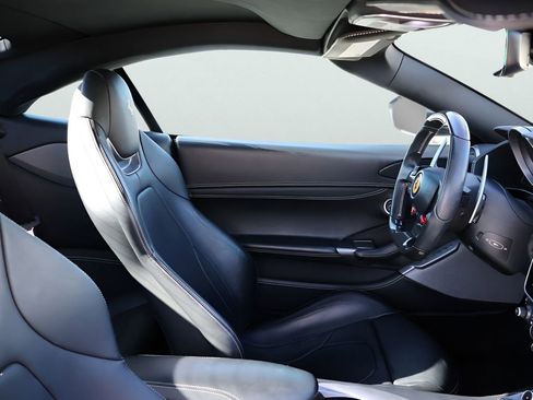 Used 2020 Ferrari Portofino RWD image 13