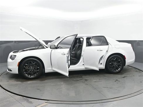Used 2019 Chrysler 300 S image 55