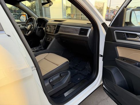 Used 2021 Volkswagen Atlas Cross Sport SE image 28