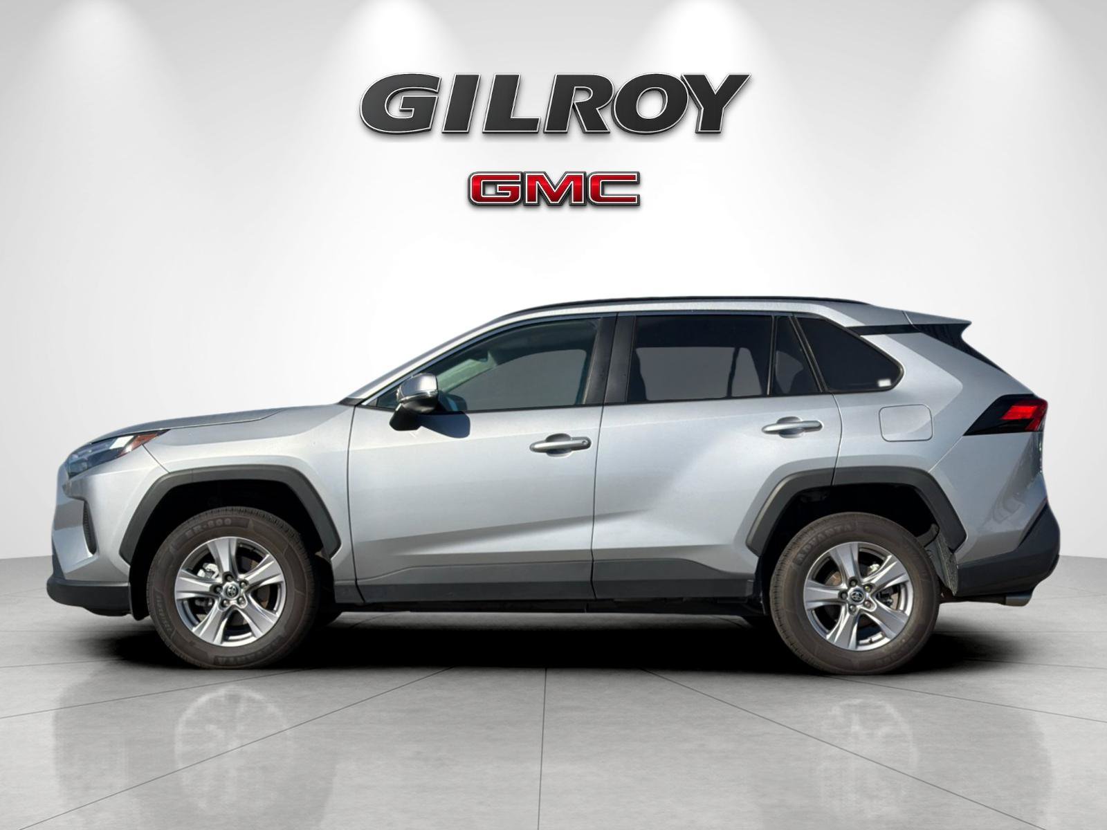 Used 2025 Toyota RAV4 XLE FWD image 6