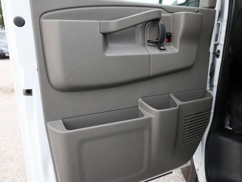 Used 2025 Chevrolet Express 3500 LT w/ LT Preferred Equipment Group RWD image 12